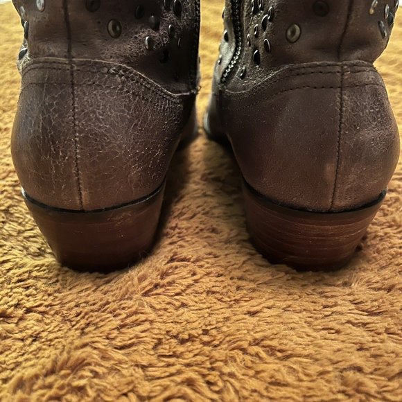 WHITE MOUNTAIN Brown Distressed Leather Rocky Studded Side Zip Ankle Boots 9.5M - Picture 4 of 9